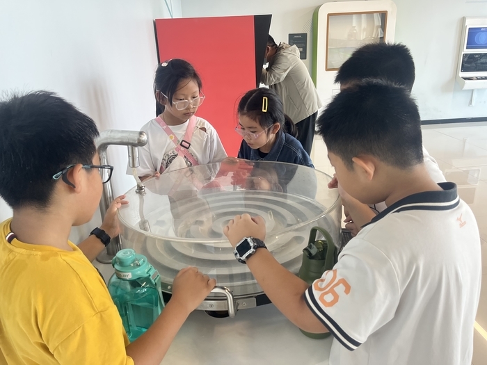 锥体上滚的实验现象_锥体上滚生活应用_锥体上滚在生活中的运用