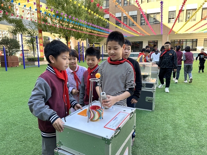 锥体上滚生活应用_锥体上滚的实验现象_锥体上滚在生活中的运用