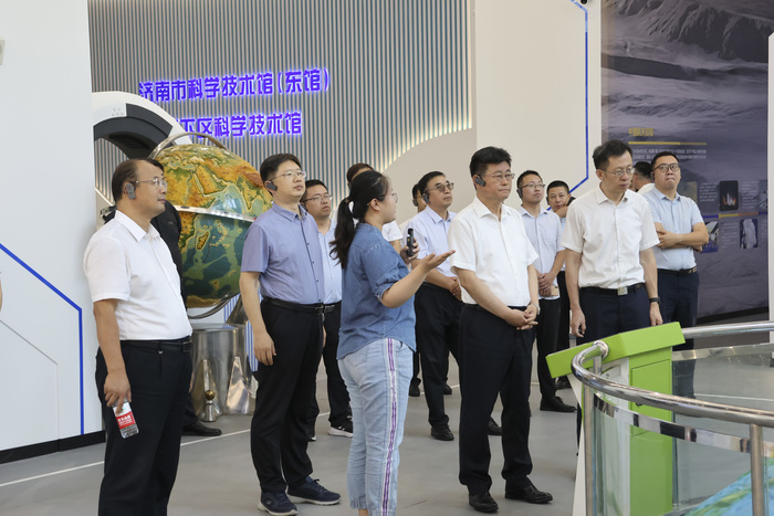 锥体上滚在生活中的运用_锥体上滚的实验现象_锥体上滚生活应用