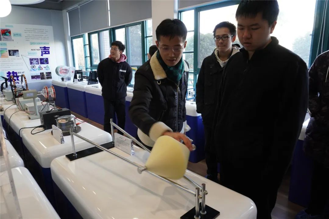 锥体上滚的实验现象_锥体上滚生活应用_锥体上滚日常生活应用