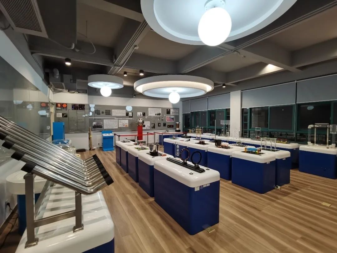 锥体上滚生活应用_锥体上滚日常生活应用_锥体上滚的实验现象