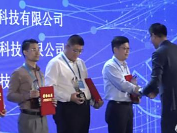 联通在线推出的“5G电话（沃通信）”产品，在第八届中国手机设计大赛中，成功斩获了“天鹅奖”这一荣誉