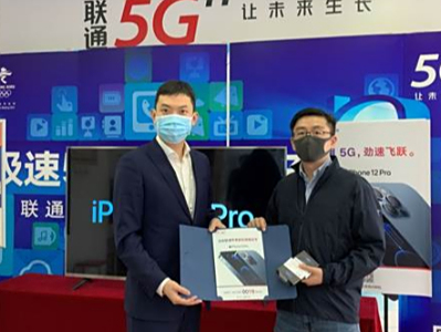 5G网络迅速发展，苹果手机爱好者纷纷体验，北京联通率先迎来iPhone 12首批用户