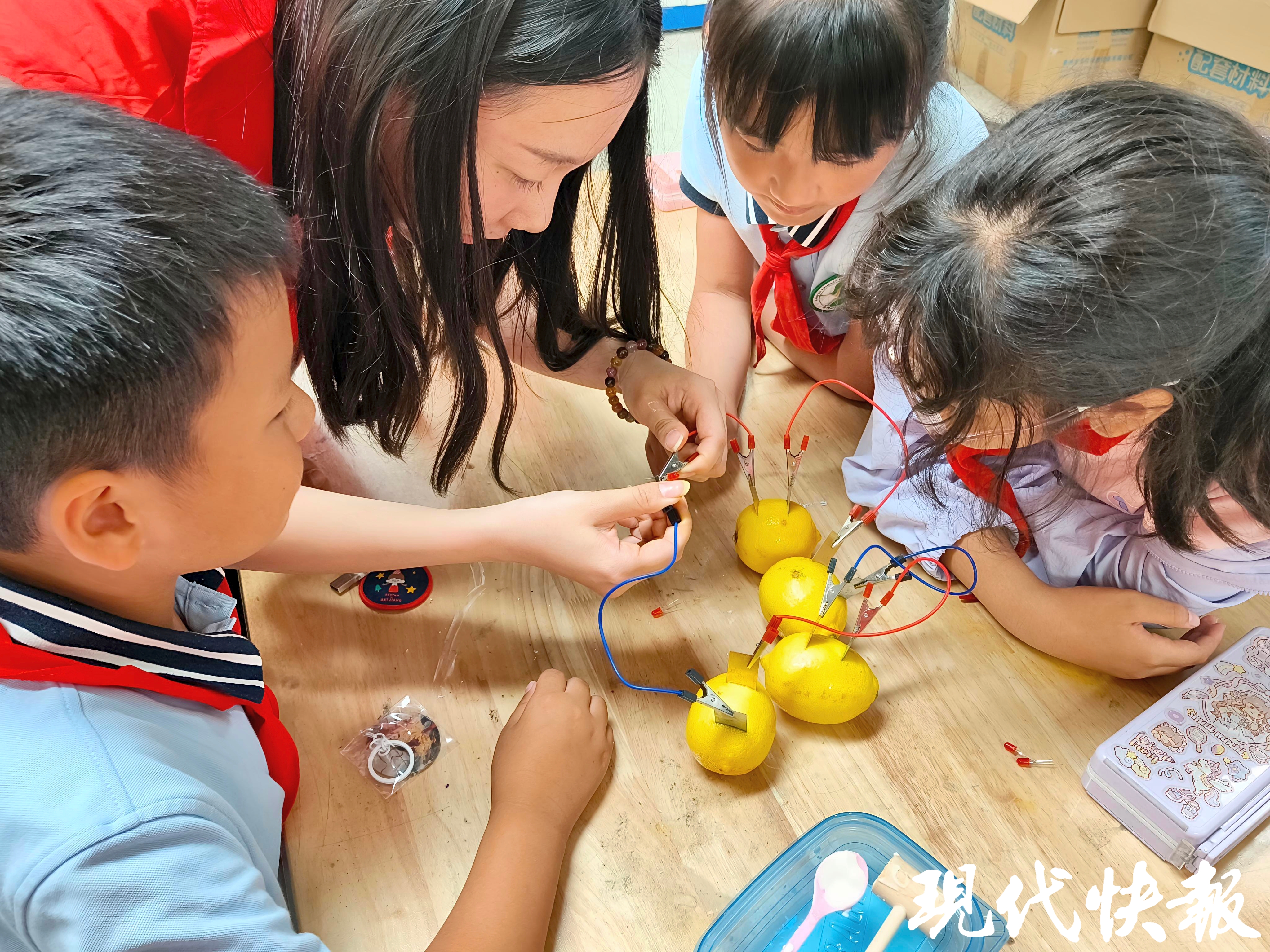 哪吒2科学实验_南京邮电大学科普活动_非牛顿流体生活应用