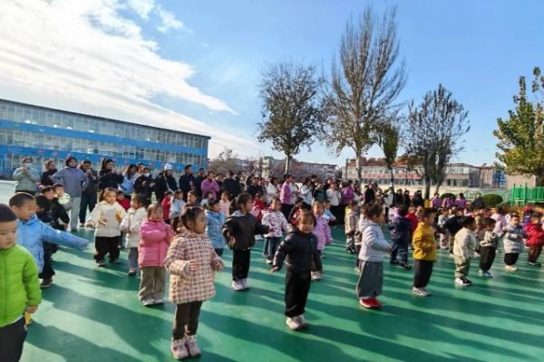 家园共育活动_幼儿园游戏专题总结_亲子运动会临汾