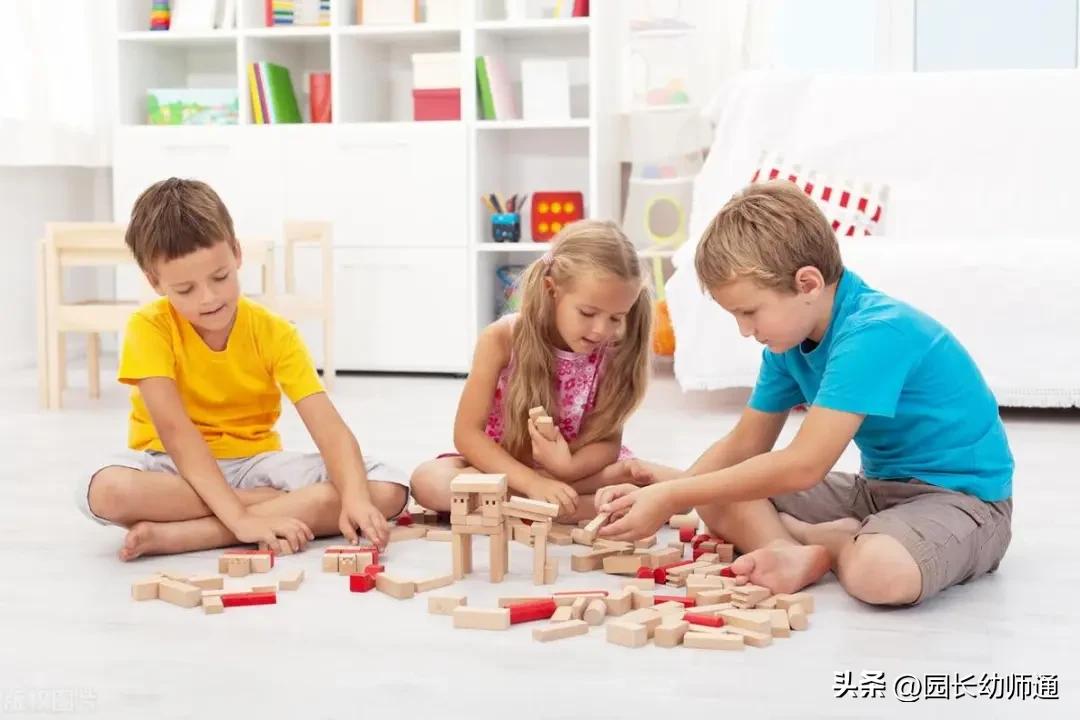 小班游戏专题小结_幼儿园区域活动指导方案_美工区游戏指导