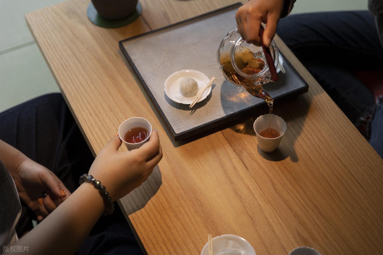 穷人富人圈子差异_人脉圈层_人脉的本质价值交换