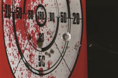 号称“最强最新亲子互动玩具” 水弹枪威力有多大？