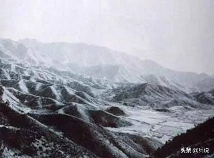 上甘岭超强组合：一人腿伤，一人眼伤，绝境中并肩战斗，歼敌20人