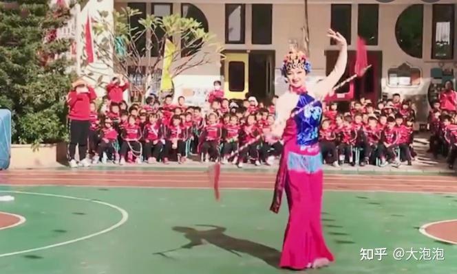 幼儿园游戏专题总结_幼儿园家长进课堂 绘本教学活动设计 家长课堂互动技巧