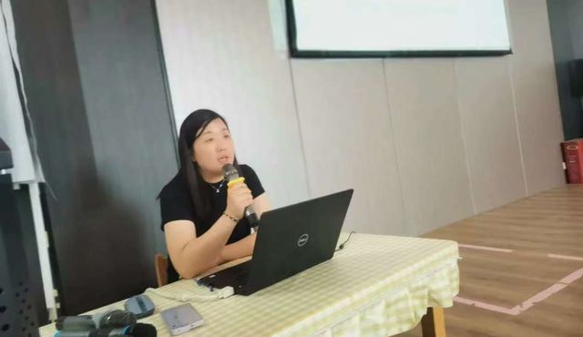 幼儿园户外游戏创新案例_小班游戏专题小结_幼儿户外体育游戏 自然资源应用