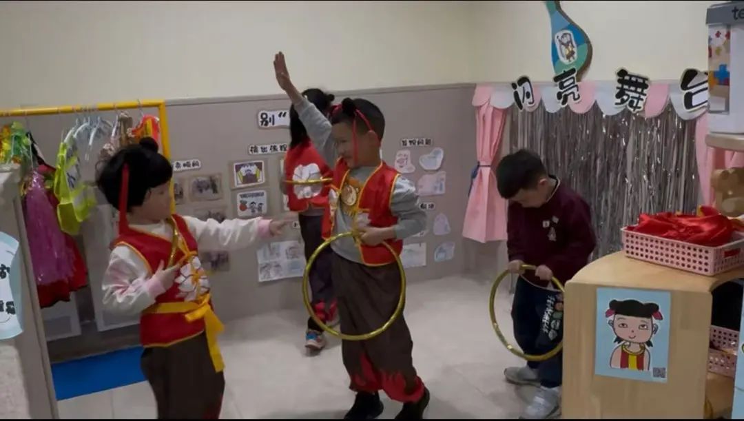 小班游戏专题小结_幼儿园高质量发展交流会_群英幼儿园自主游戏观摩