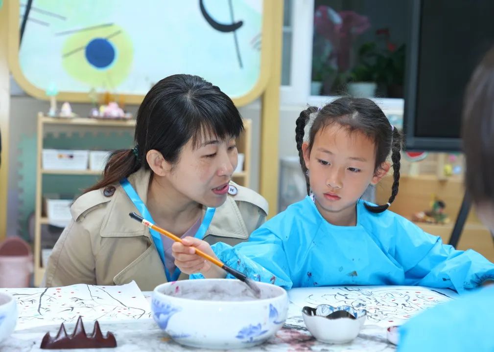 群英幼儿园自主游戏观摩_幼儿园高质量发展交流会_小班游戏专题小结