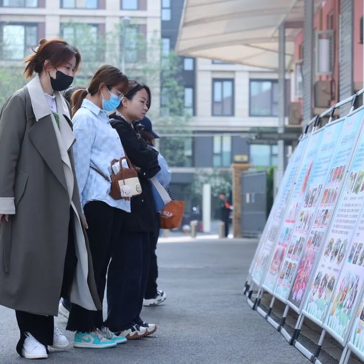 幼儿园高质量发展交流会_群英幼儿园自主游戏观摩_小班游戏专题小结