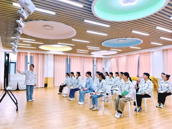 幼儿园区域游戏指导_幼儿园游戏专题总结_幼儿园环境观摩教研活动