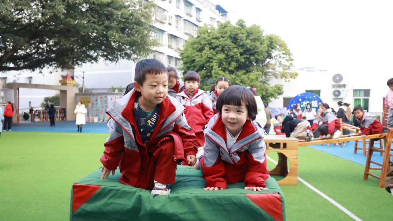 幼儿园游戏专题总结_非遗文化融入幼儿教育_幼儿园自主游戏活动