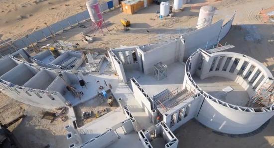 会发光的裙子设计 _生活黑科技应用_3D打印办公大楼技术