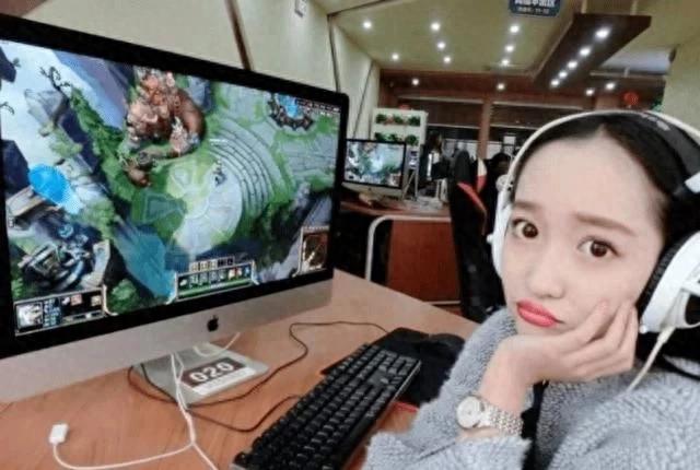 沉迷打游戏会变丑？科学家对此进行模拟，网友被吓到了