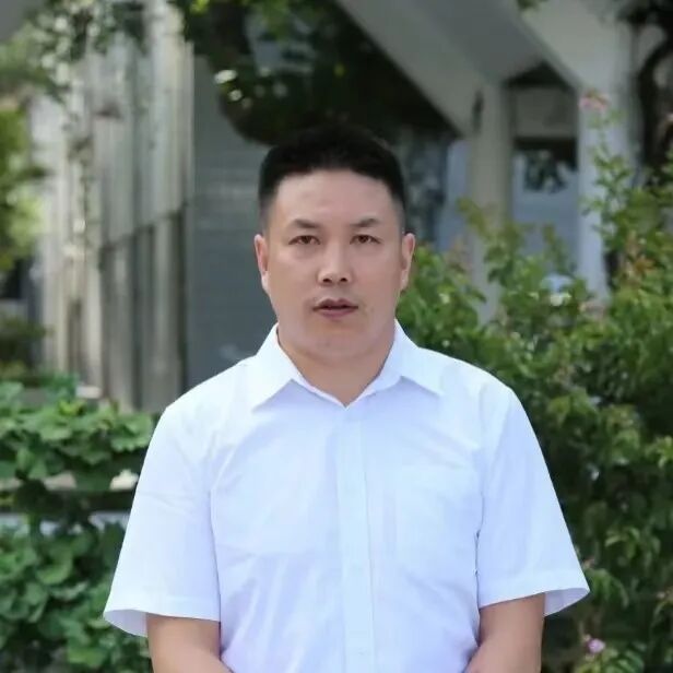 商南县高级中学教师_商南县高级中学师德师风先进个人事迹_王君臣中学数学高级教师教育事迹