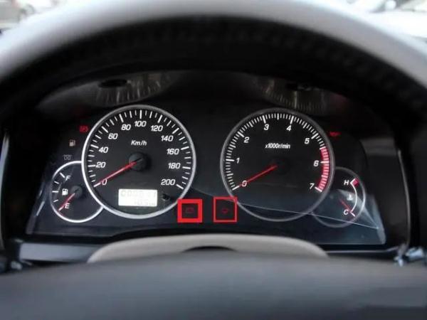 汽车故障灯识别_机油报警灯危险_故障灯图解大全大图