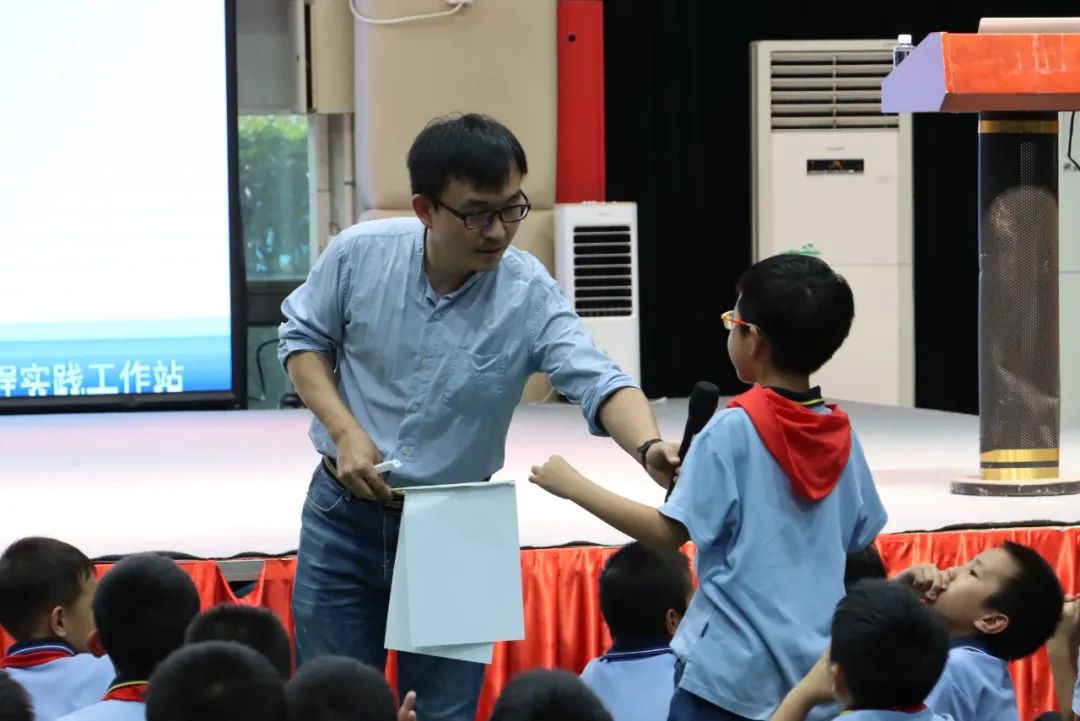 伯努利原理生活应用_伯努利生活中的应用_生活中的伯努利原理见面课