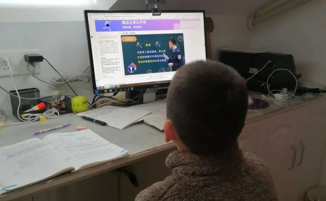 沉迷游戏的新闻案例素材_沉迷游戏伤身新闻_沉迷游戏新闻事件