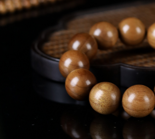 pg下载麻将胡了 号称「帝王之木」的金丝楠手串，有价无市，限量开抢！