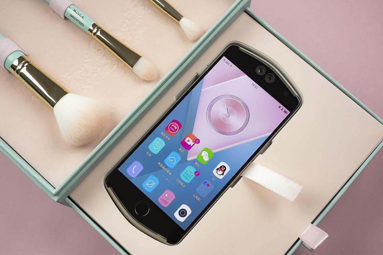 证件照片美图秀秀_美图秀秀在线使用证件照_证件照在线编辑免费