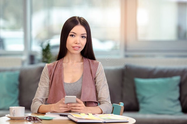 说话气场很强大的词_气场强的人说话_如何让自己说话有气场