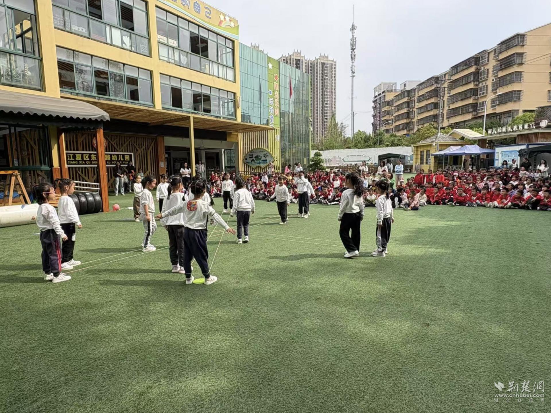 民间游戏特色课程_大班民间游戏专题_幼儿传统游戏创新