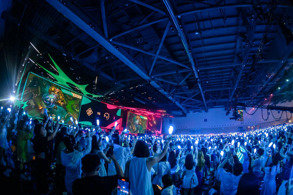 洋葱新闻 腾讯 游戏_ 腾讯英雄联盟手游超越预期 _