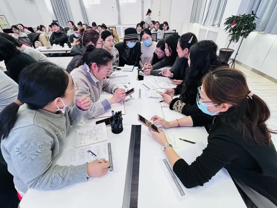 幼儿园区域游戏研究成果展示研讨会_幼儿园游戏专题总结_区域游戏材料投放有效性