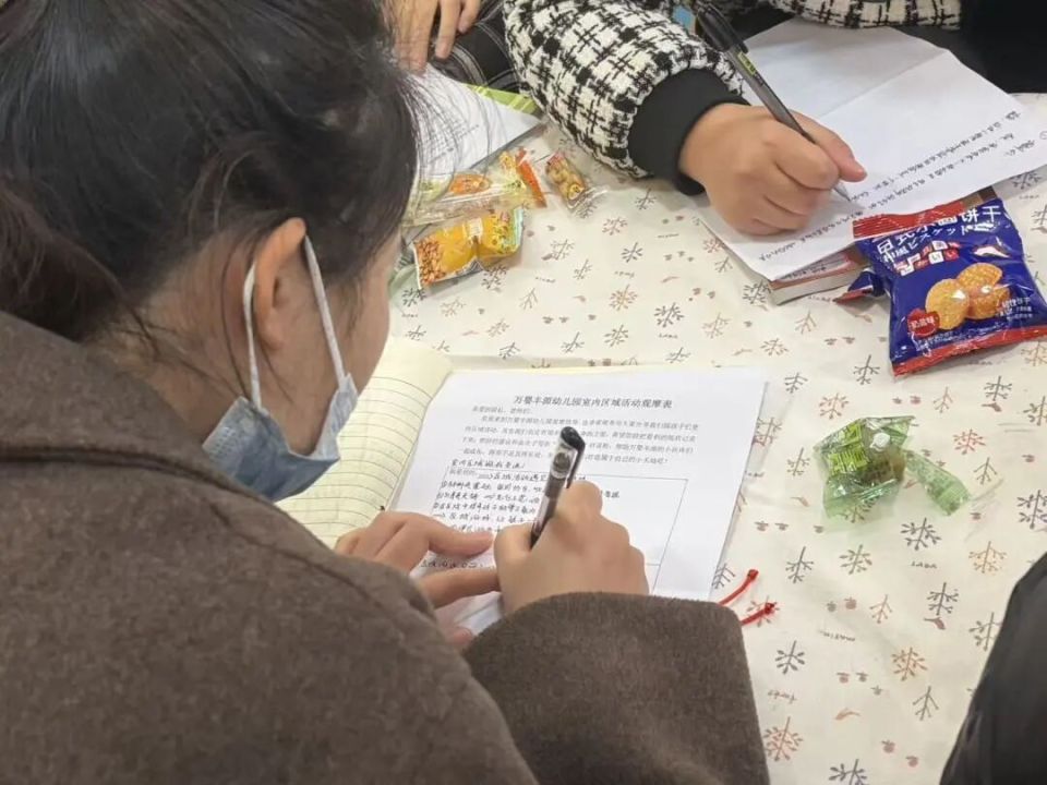 幼儿园游戏专题总结_区域游戏教学经验交流_适宜幼儿发展的区域活动组织策略