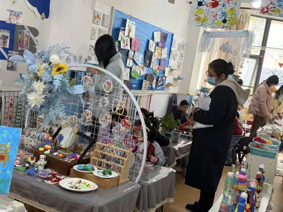 幼儿园游戏专题总结_适宜幼儿发展的区域活动组织策略_区域游戏教学经验交流