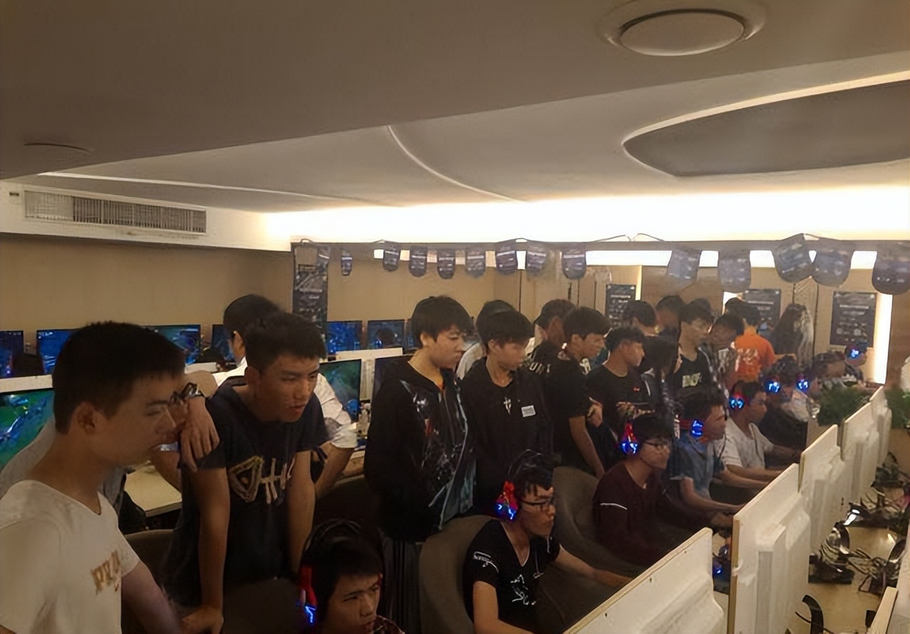 专题排行榜游戏_2025年传奇IP市场规模预测_微信小游戏畅销榜传奇游戏占比