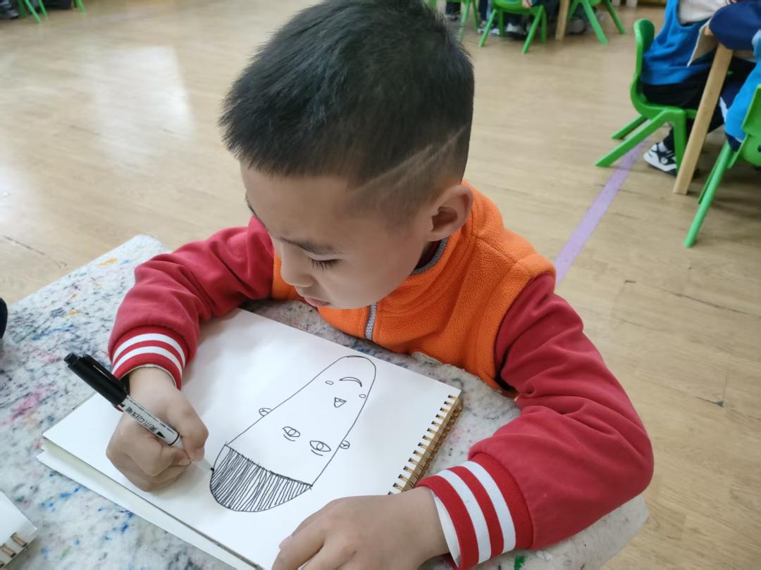 幼儿园镜子科学探究活动_幼儿观察镜子成像规律_幼儿园游戏专题总结