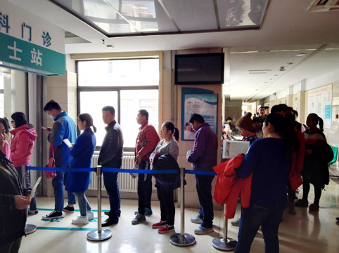 扎堆生猴宝宝_猴年二孩婴儿潮医院妇产科床位紧张_猴年二孩生产高峰医院妇产科压力山大