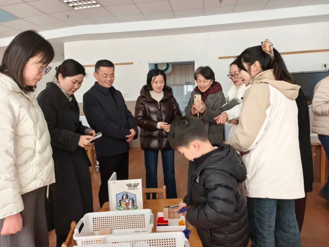 幼儿光影科学实验_幼儿园游戏专题总结_幼儿园科学区活动