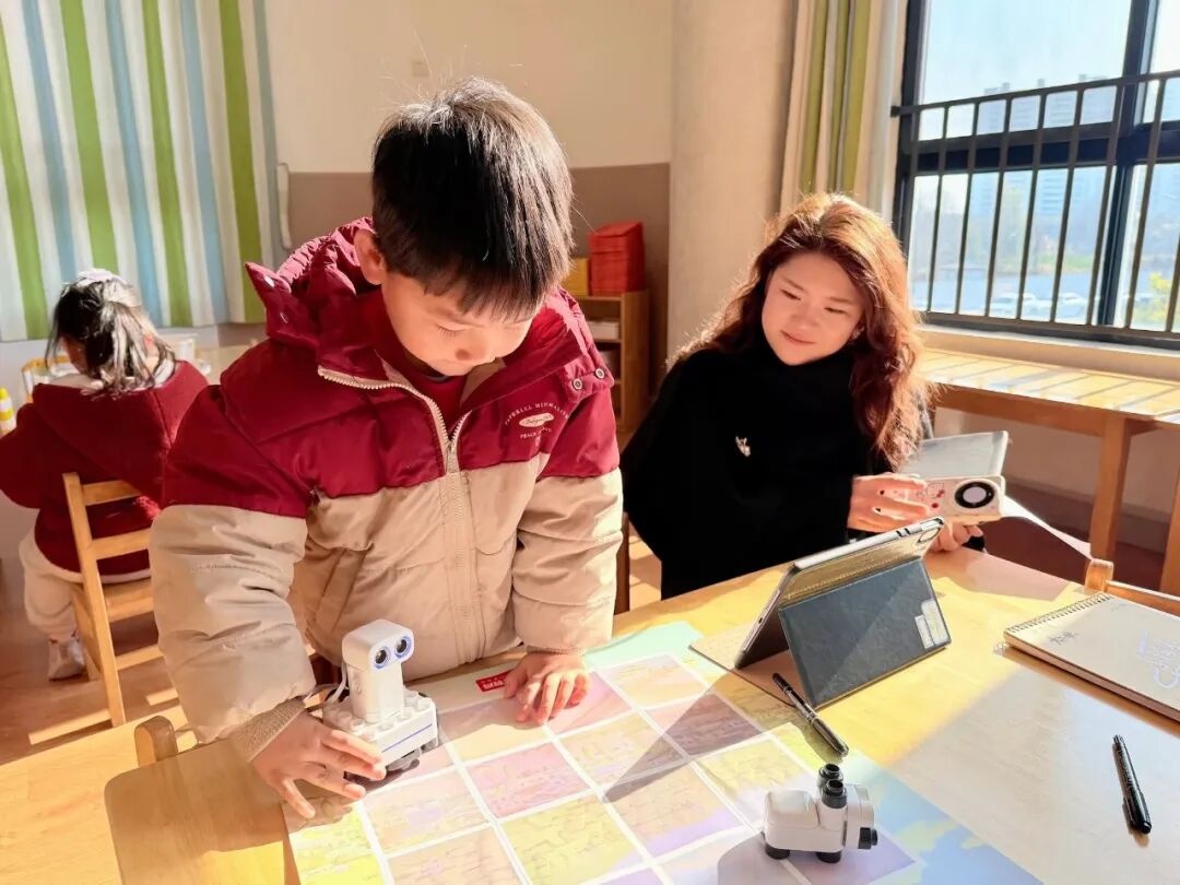 幼儿光影科学实验_幼儿园游戏专题总结_幼儿园科学区活动