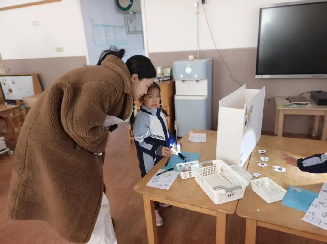 幼儿园游戏专题总结_幼儿园科学区活动_幼儿光影科学实验